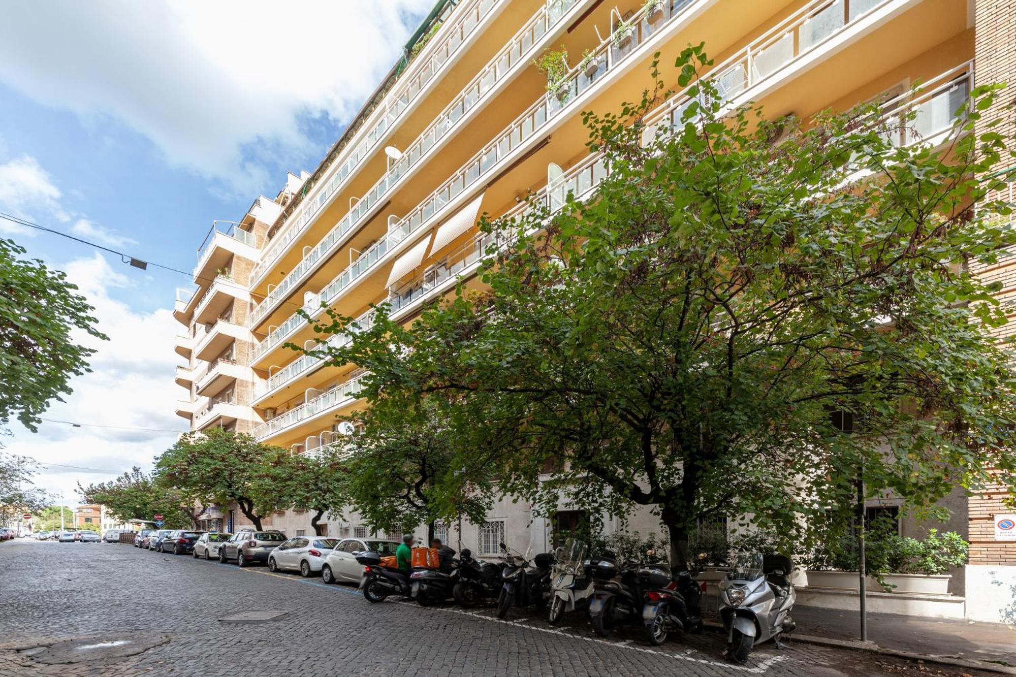Hostly-wood And Colors Midtown-just 7min To Colosseum * Roma